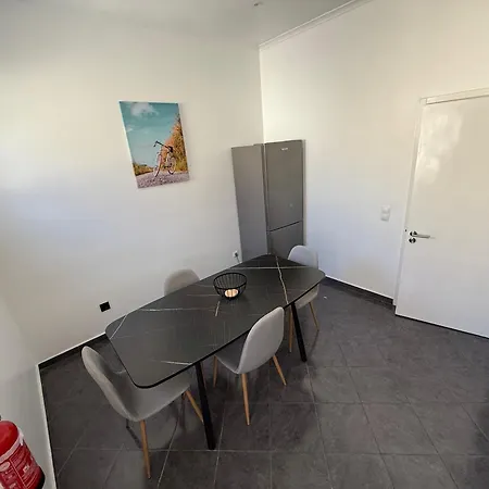 Stylish 3-bedroom Flat In Lägenhet