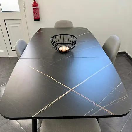 Stylish 3-bedroom Flat In Lägenhet