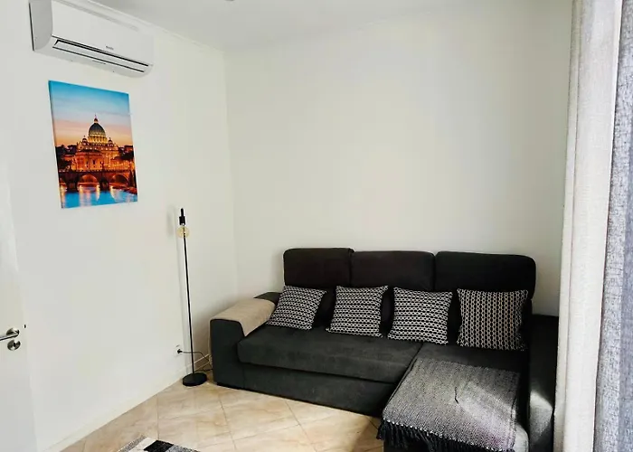 Stylish 3-bedroom Flat In *