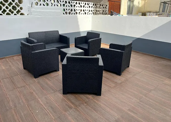 Stylish 3-bedroom Flat In アパート