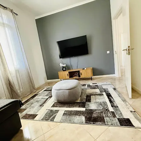 Apartman Stylish 3-bedroom Flat In