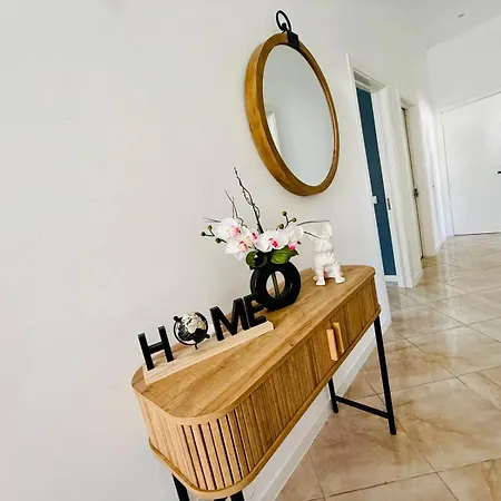 Apartman Stylish 3-bedroom Flat In
