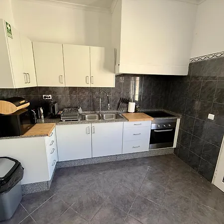 Stylish 3-bedroom Flat In Apartman Funchal