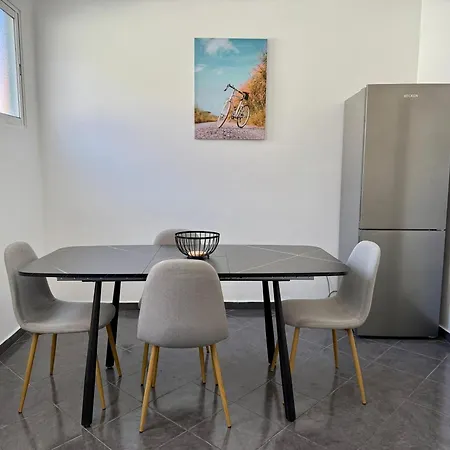 Apartman Stylish 3-bedroom Flat In *
