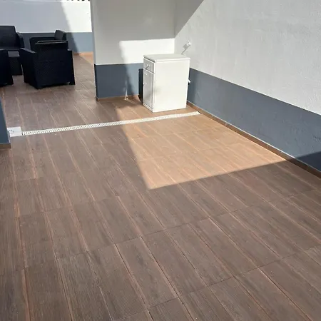 Stylish 3-bedroom Flat In Apartman *