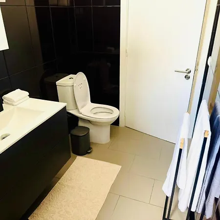 Stylish 3-bedroom Flat In Apartman