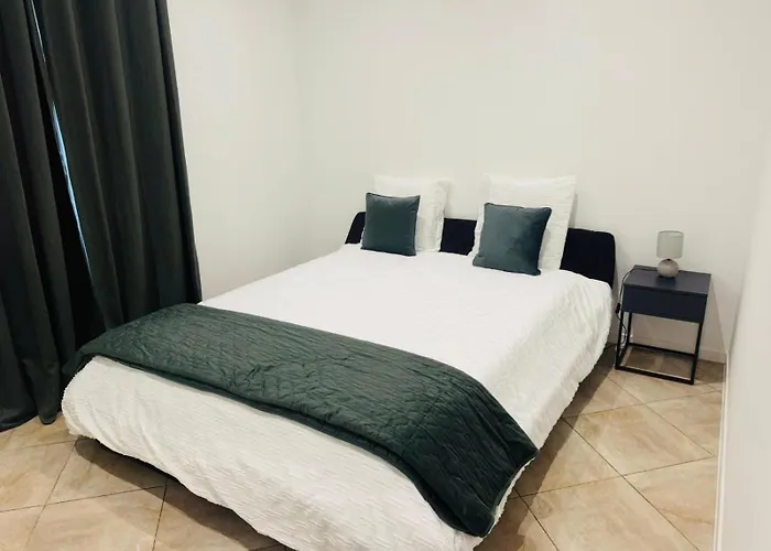 Stylish 3-bedroom Flat In * Funchal (Madeira)