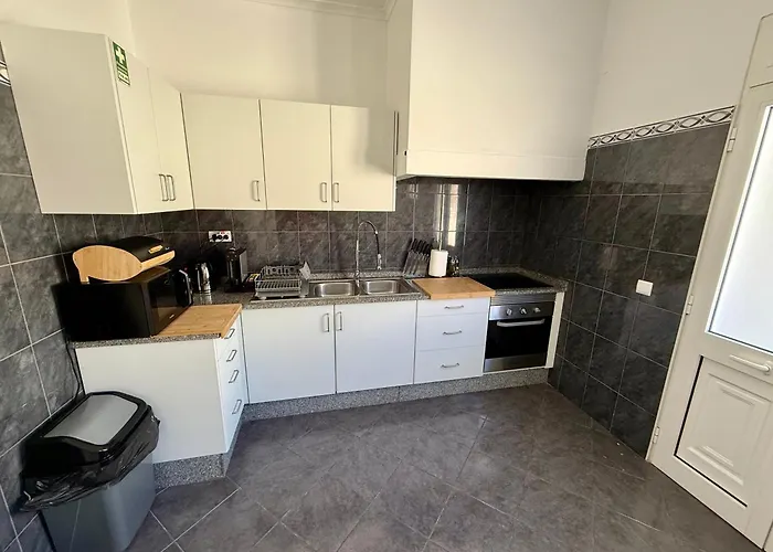 Stylish 3-bedroom Flat In Appartamento Funchal (Madeira)