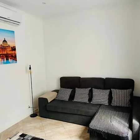 Stylish 3-bedroom Flat In *