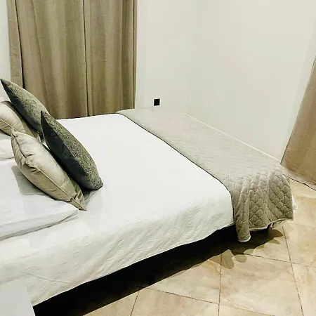 Stylish 3-bedroom Flat In Фуншал