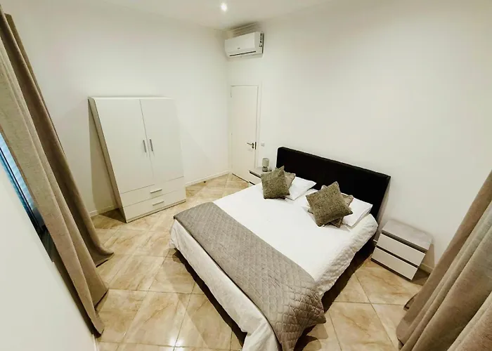 Stylish 3-bedroom Flat In * Funchal (Madeira)