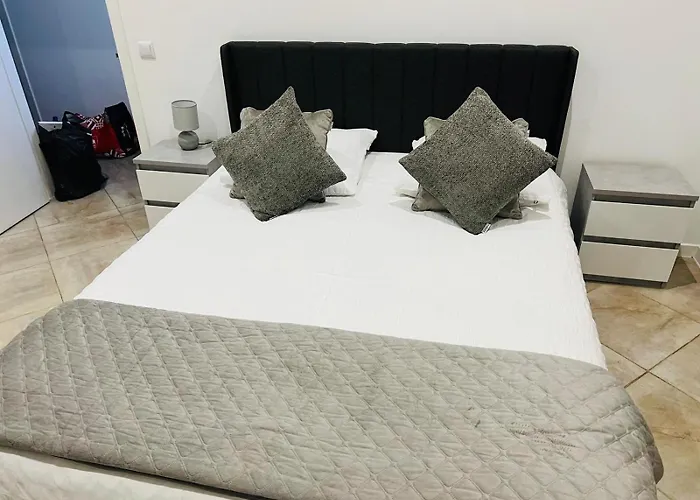 Stylish 3-bedroom Flat In 公寓