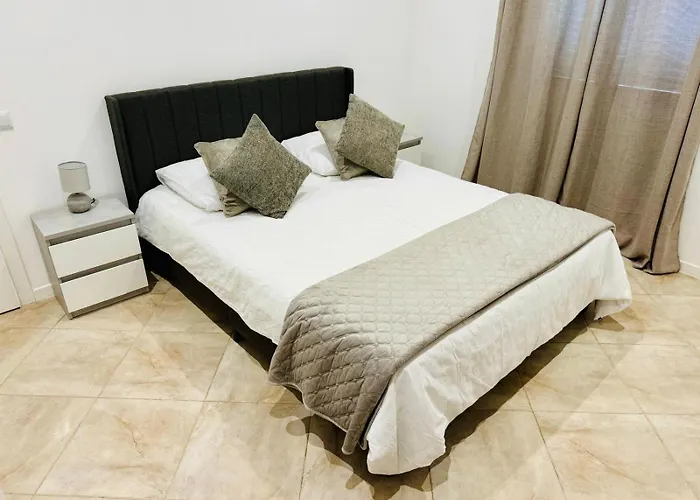 Stylish 3-bedroom Flat In