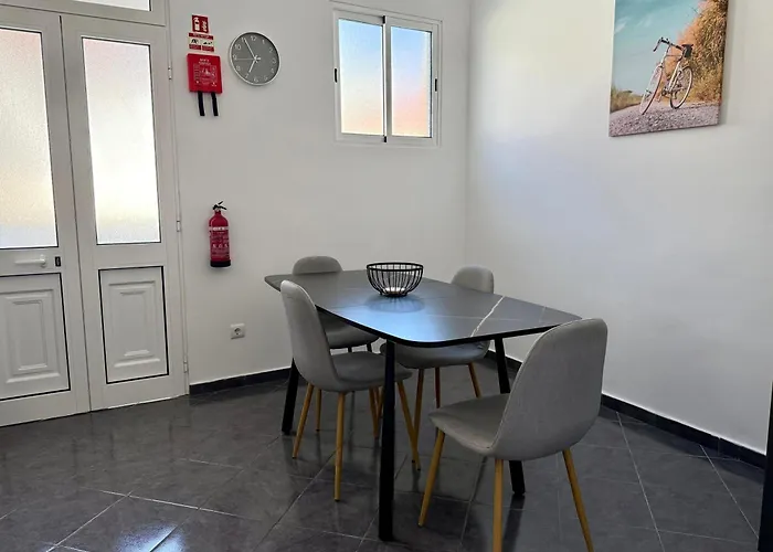 Stylish 3-bedroom Flat In * 丰沙尔